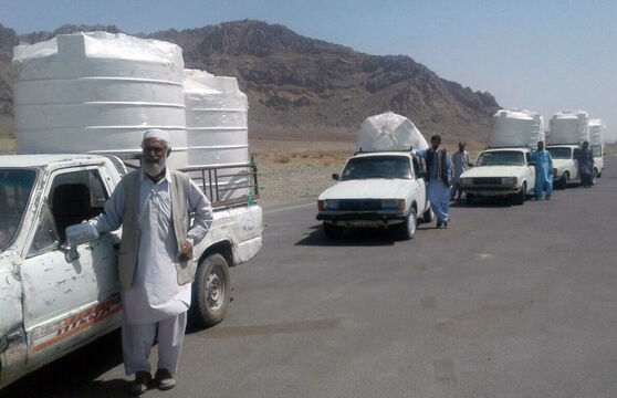 خیران ۶۱ تانکر آب به مردم سیستان و بلوچستان اهدا کردند