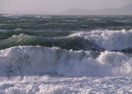 دریای عمان ناآرام و متلاطم خواهد شد/ خطر غرق شدن قایق های سبک و نیمه سنگین