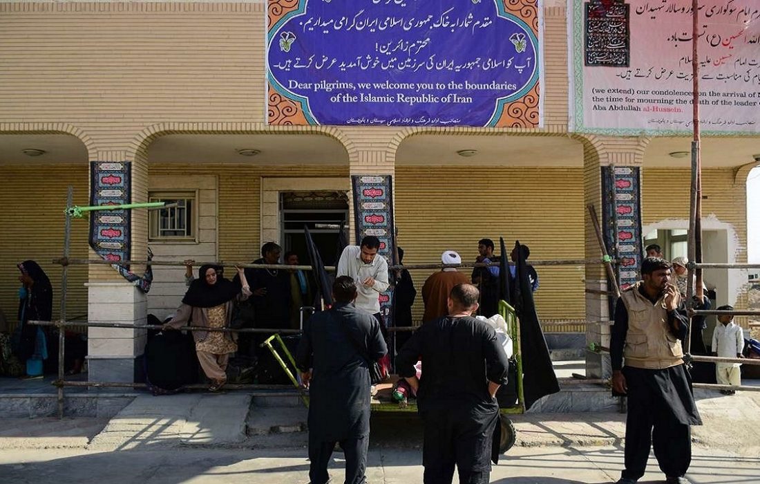 کاروان زائران پاکستانی اربعین حسینی در مدارس چابهار اسکان یافتند