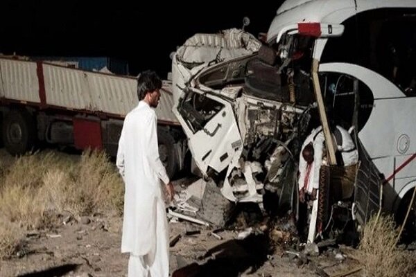حادثه رانندگی در سیستان وبلوچستان ۲ کشته و ۲۲ مجروح برجا گذاشت
