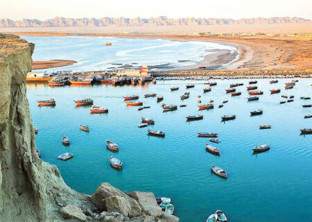 دریای عمان توفانی می‌شود؛ شناورهای صیادی دریا نروند