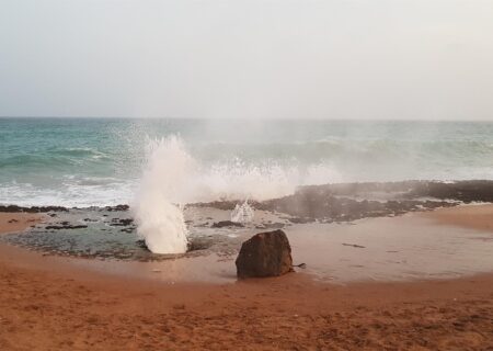 ارتفاع موج در دریای عمان به ۲ متر می‌رسد