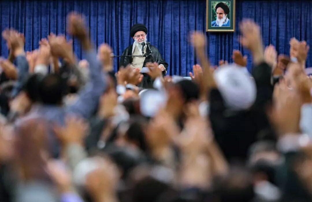 رهبر انقلاب: دشمن دو نقطه اساسی «وحدت ملی» و «امنیت ملی» ایرانیان را هدف گرفته است