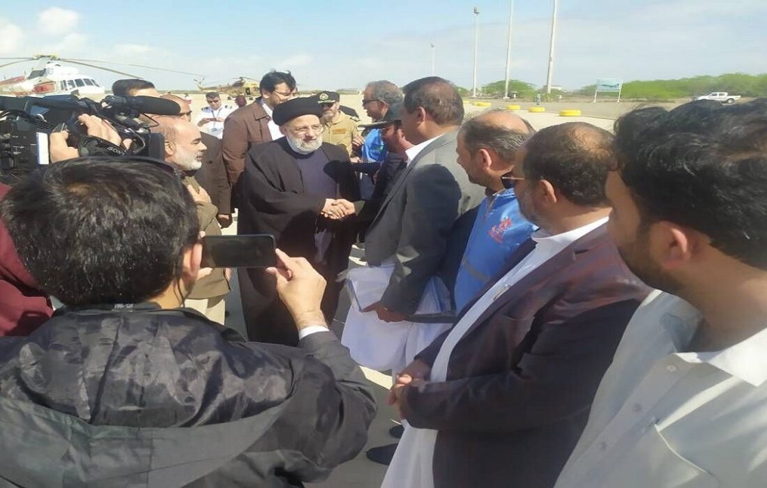 رئیس‌ جمهور از مناطق سیل‌زده دشتیاری در جنوب سیستان‌ و بلوچستان بازدید کرد